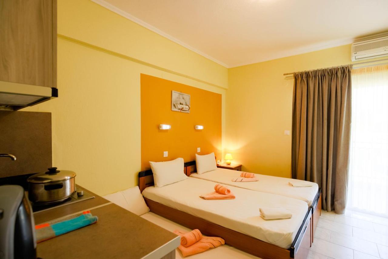 Dionisos Apartments Paralia Dionysiou Esterno foto