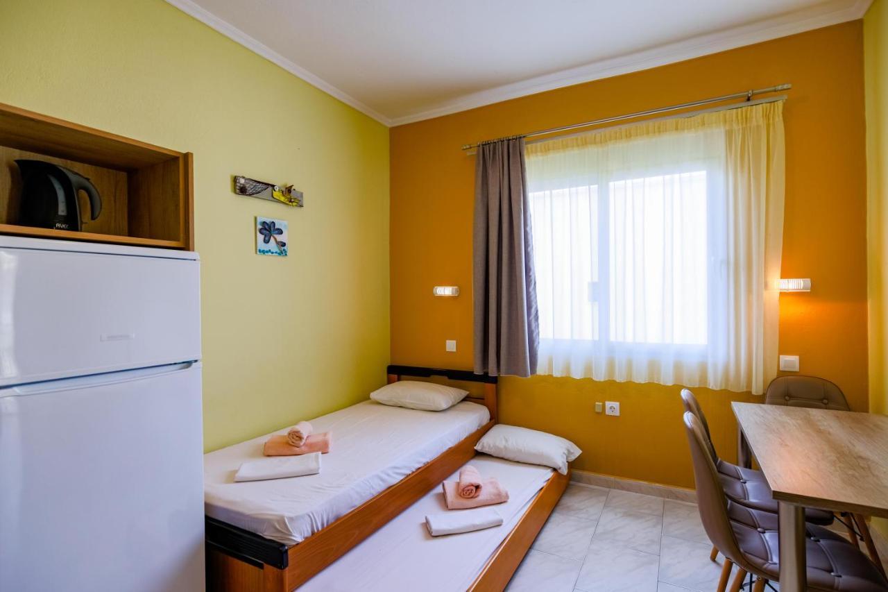 Dionisos Apartments Paralia Dionysiou Esterno foto