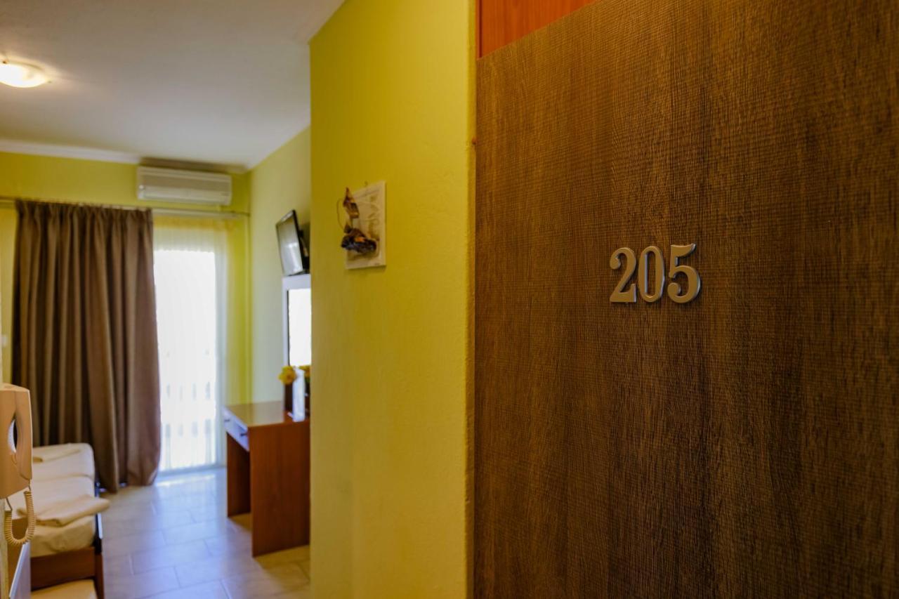 Dionisos Apartments Paralia Dionysiou Esterno foto